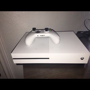 White Xbox one with controller  in good condition